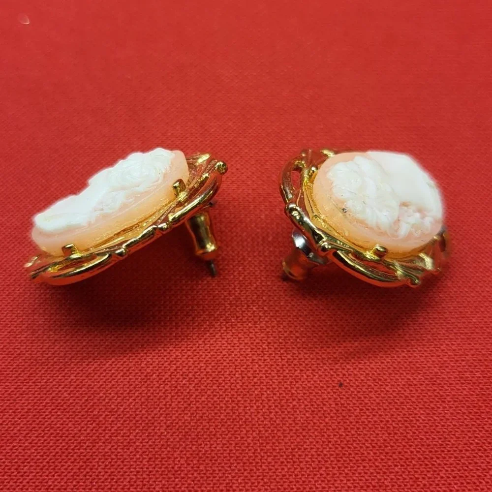 Vintage Gold Tone Cameo Earrings - Picture 11 of 12